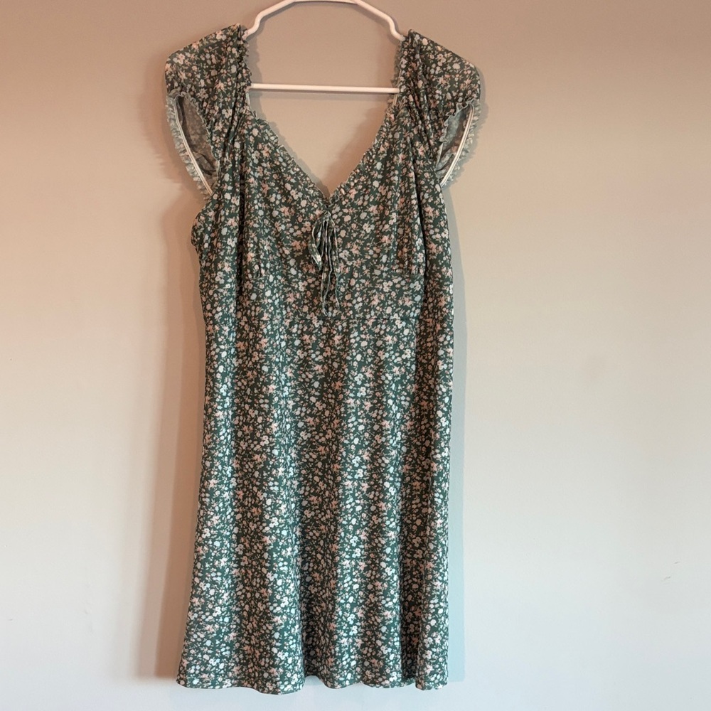 Size 1X Floral Green Tie-Front Mini Dress with Flutter Sleeves